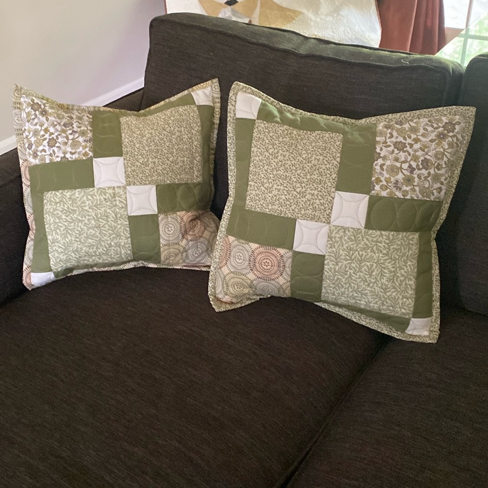 Quilted accent throw pillow cover